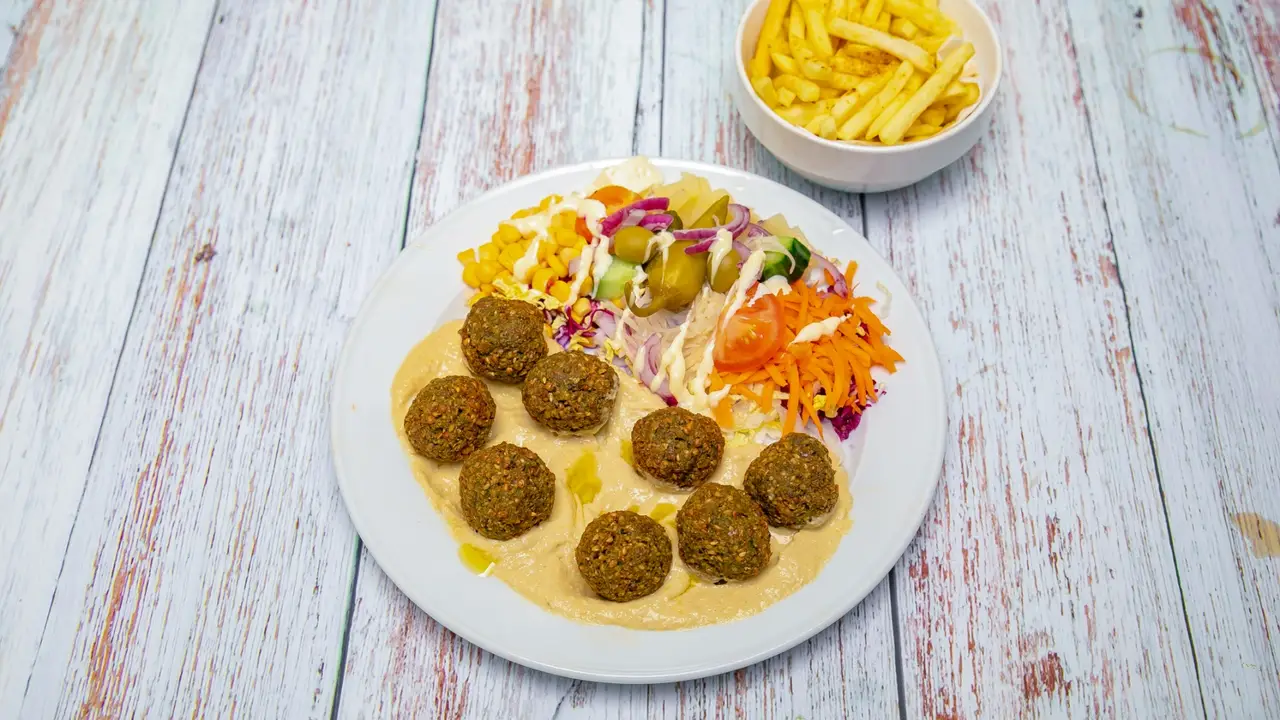 Schotel falafel hummus